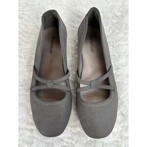 NorthStyle Women's European Leather Flats Size 7.5 Grey Crisscross Shoe